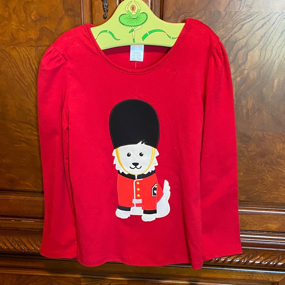 Gymboree London Calling Red Tee
Size 8 (Girl)